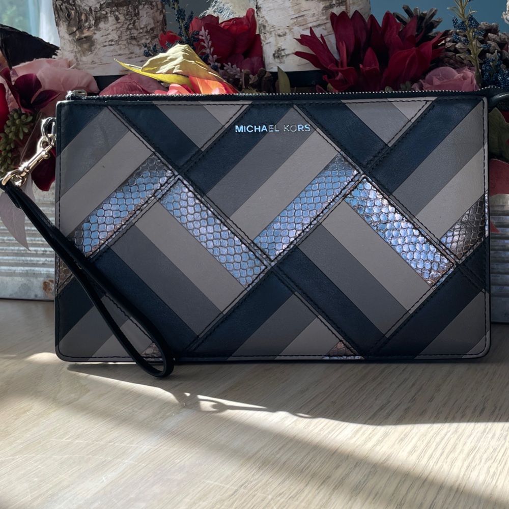 💙 Michael Kors Daniela Marquetry Patchwork large leather wristlet